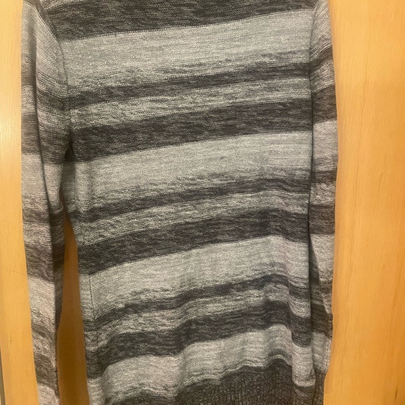 Ladies Roxy button up sweater - Picture 5 of 6